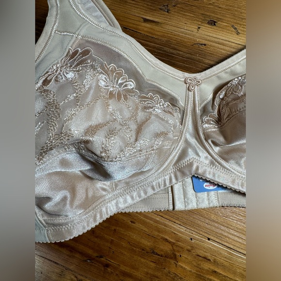 NWT Anita Care Safina Embroidered Mastecomy Softcup Bra #5349X in Nude/skin 42C - Picture 4 of 14